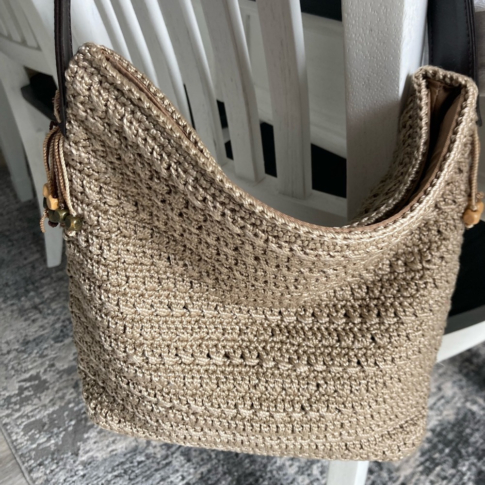THE SAK Classic Crochet Zip Top Medium Shoulder Bag Zip Closure